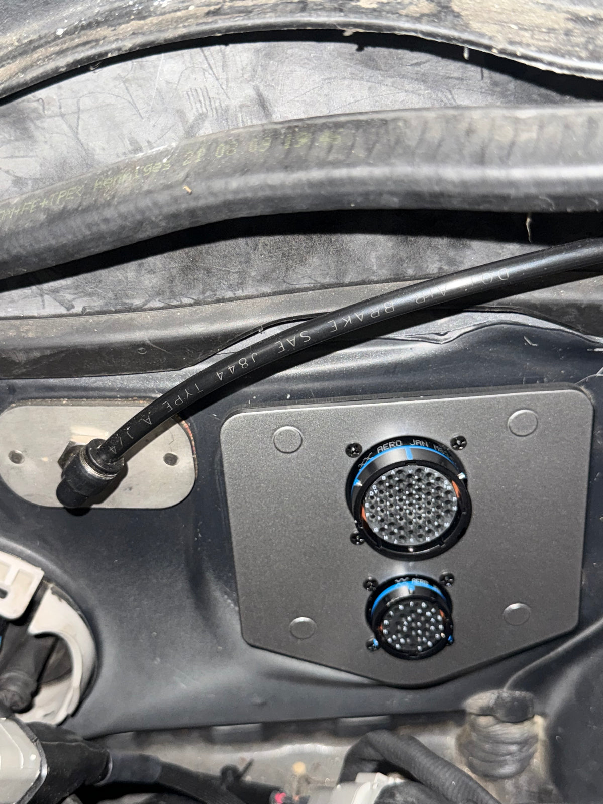 BMW E8x/E9x Mil-Spec Connector Flange